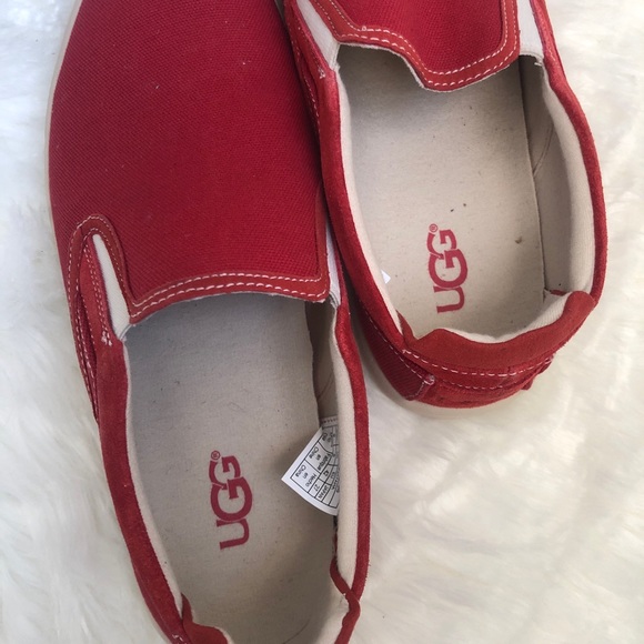 UGG men slip on, size 9 color red in perfect condition - Picture 2 of 5